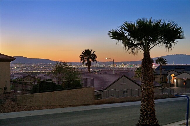 Building Photo - Golf Course Views in Sun City Anthem!  Age...
