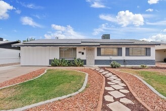 Building Photo - 3120 W Bloomfield Rd