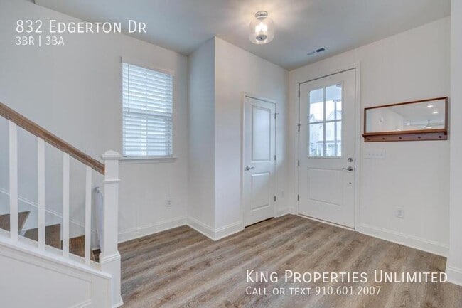 Building Photo - 832 Edgerton Dr