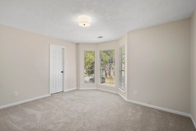 Building Photo - 8815 Vista Springs Dr