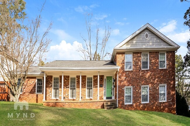 Building Photo - 1688 Knob Hill Ct NE