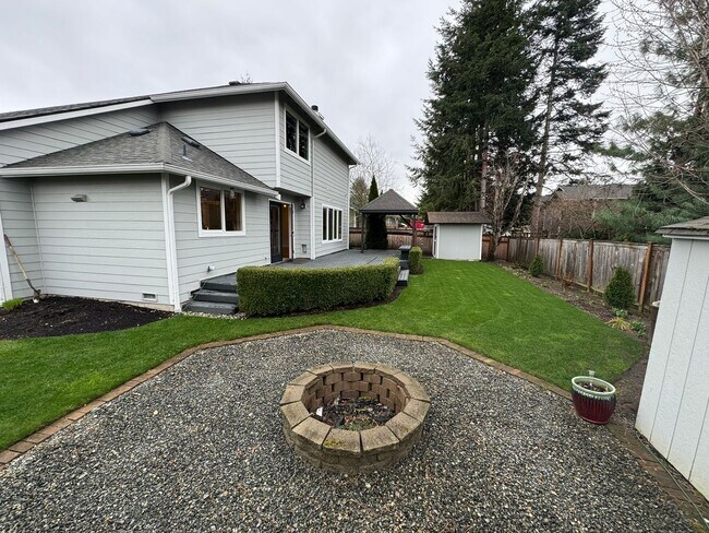 Building Photo - 4Bd/2.5Ba Maple Valley House