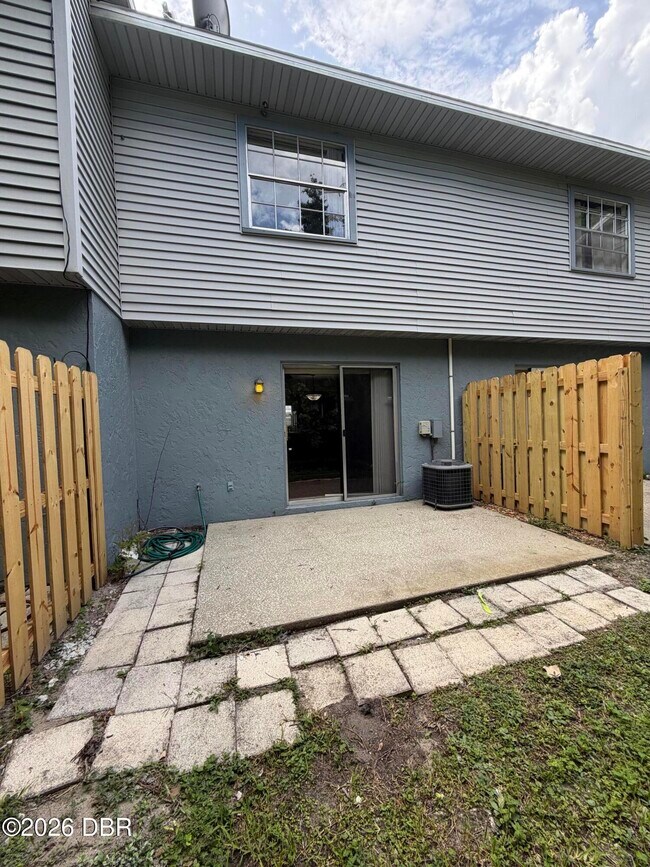 Building Photo - 175 Yorktowne Dr