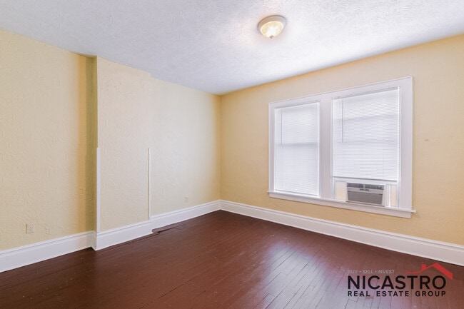 Building Photo - 252 E Lane Ave