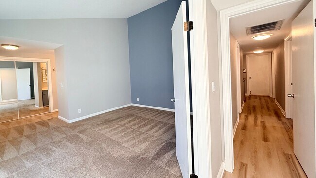 Building Photo - 750 N Paradise Valley Ct