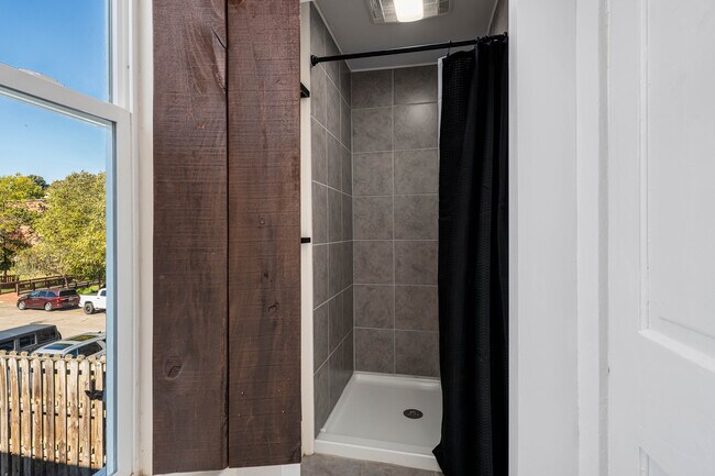 Building Photo - 120 S Cherokee St