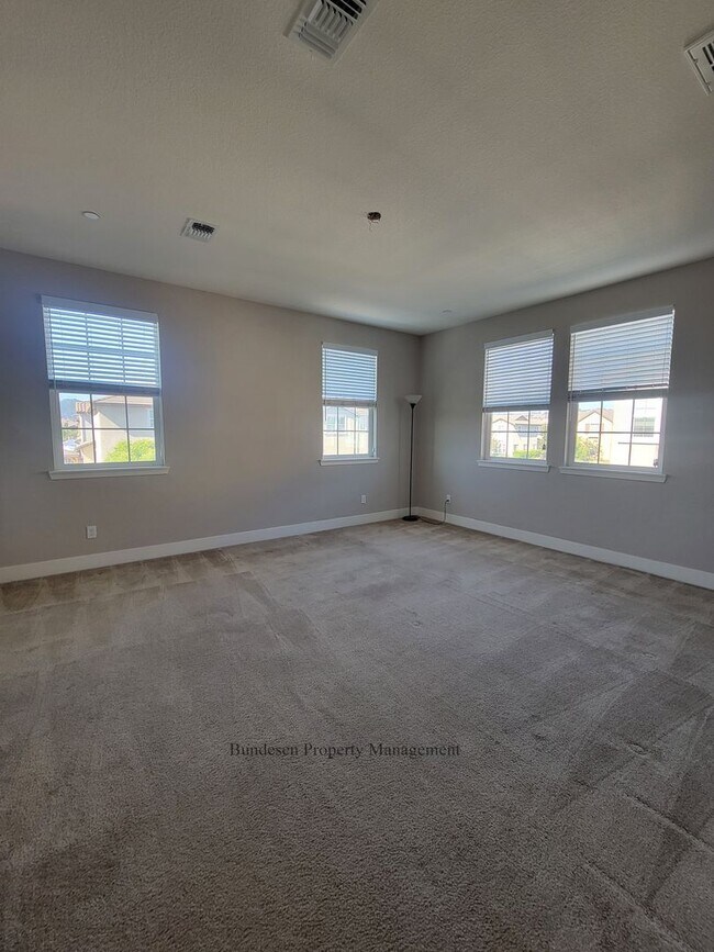 Building Photo - 1829 Kelly Pl