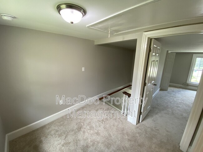 Building Photo - 210 Milford St