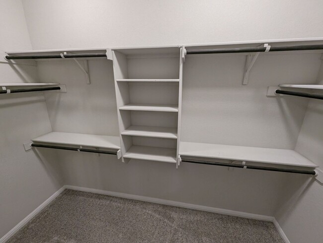 Building Photo - Modern 3-Bedroom Condo for Rent in Pfluger...