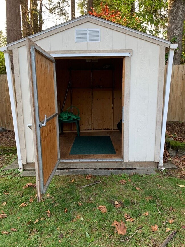 Building Photo - Spacious 3 bed 2 bath rambler home in Boulevard Lane, Renton