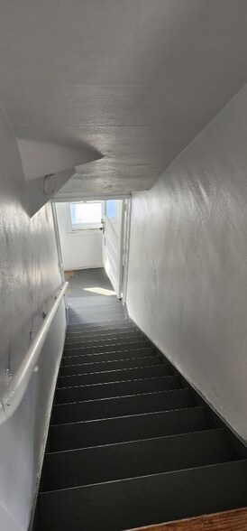 Building Photo - 823 Custer Dr