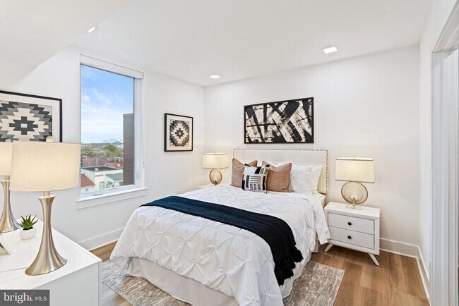 Building Photo - 701 N Henry St