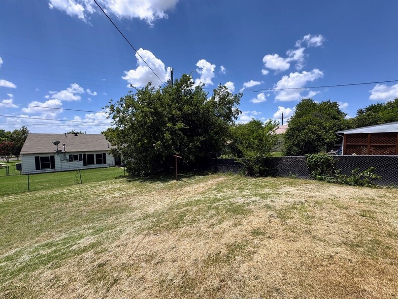 Building Photo - 804-804 Williamson Dr