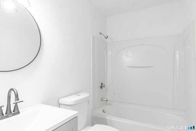 Building Photo - 270 Capen St