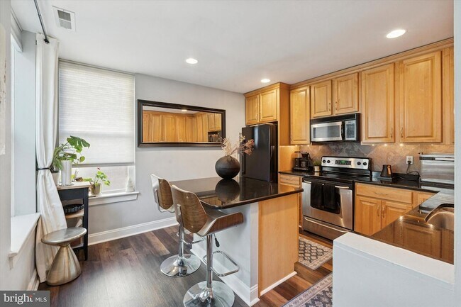 Building Photo - 1719-21 Wallace St