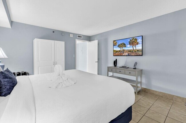 Building Photo - 647 N Creekside Dr