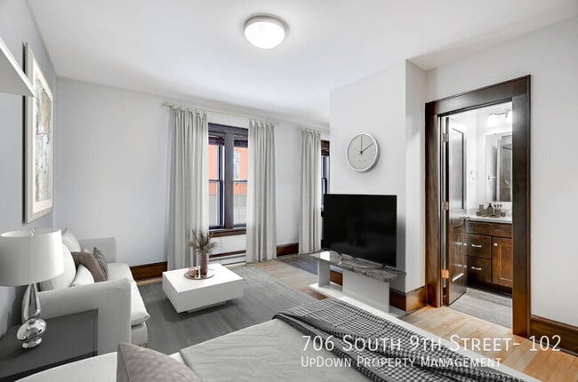 Building Photo - 706 S 9th St