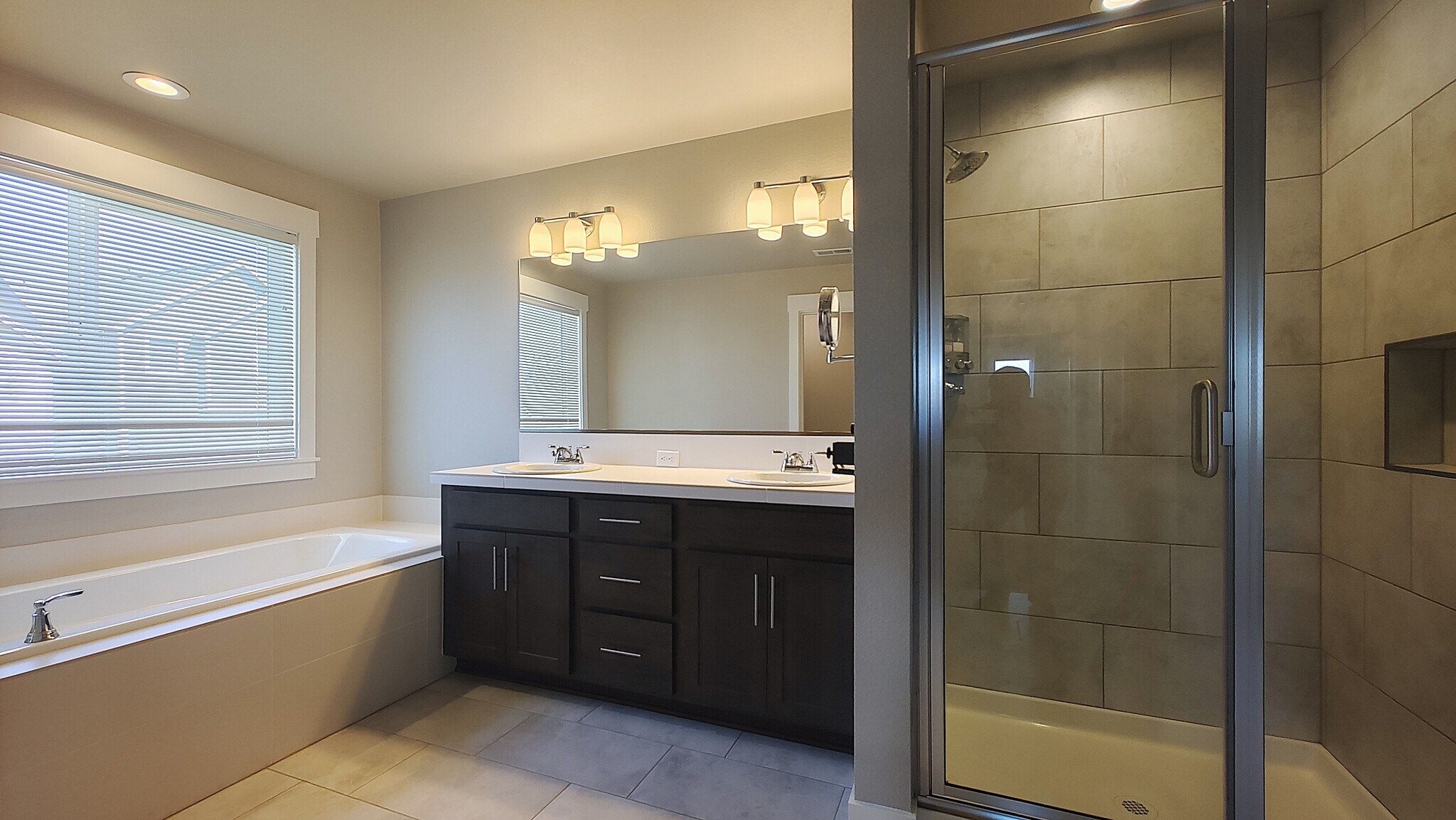 Building Photo - 17542 SW Sunview Ln