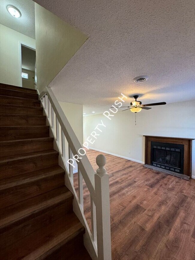 Building Photo - 1511 Rustic Dr
