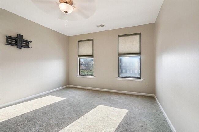 Building Photo - 721 Litty Ct