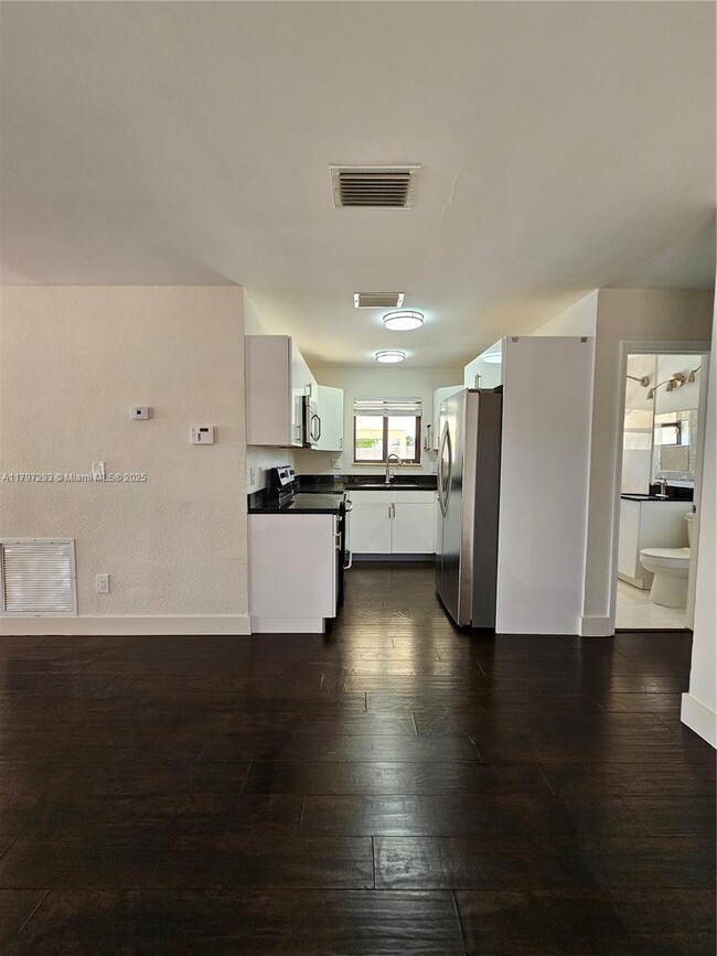 Building Photo - 16321 SW 96th Ave