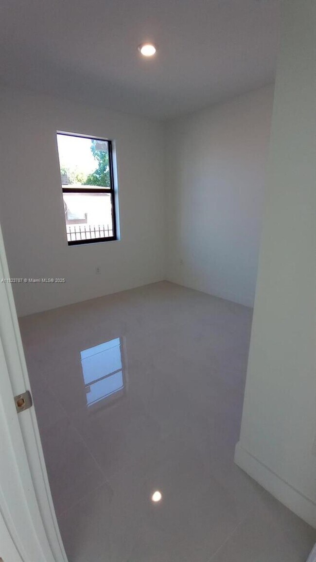 Building Photo - 15221 Railroad Dr