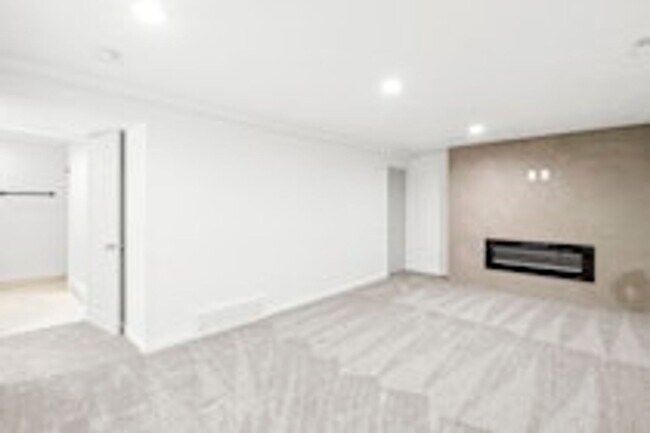 Building Photo - 1630 Ridgemark Dr