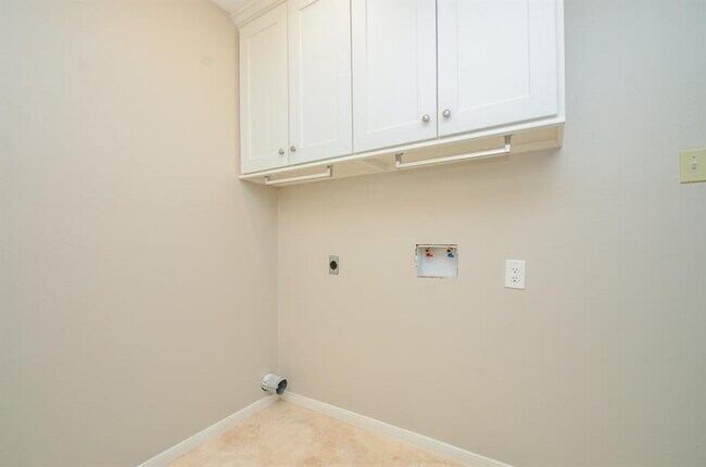 Building Photo - 3015 Bainbridge Ct