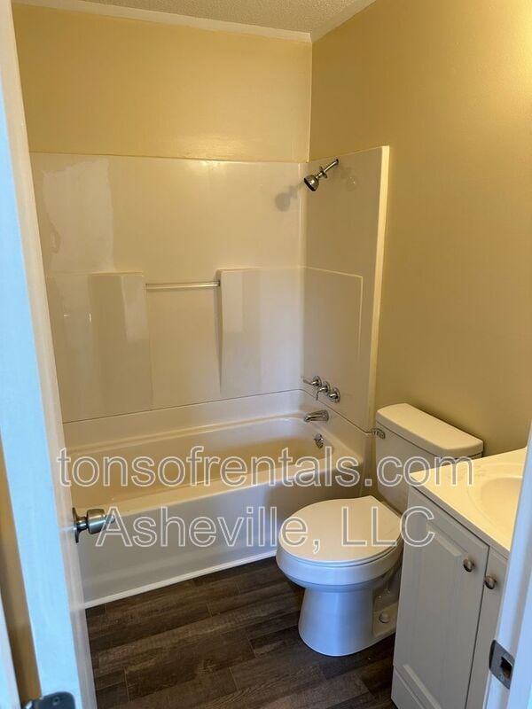 Building Photo - 3126 US Hwy 221 S