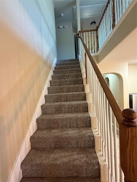 Building Photo - 11490 La Grange Dr