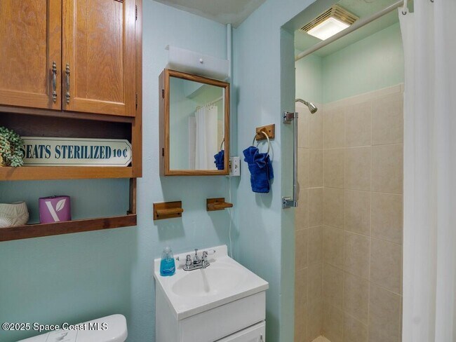 Building Photo - 3957 Canal Dr