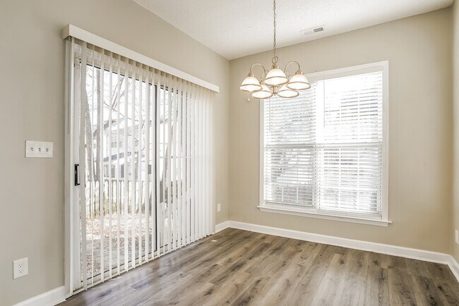 Building Photo - 1940 Shadow Glen Dr