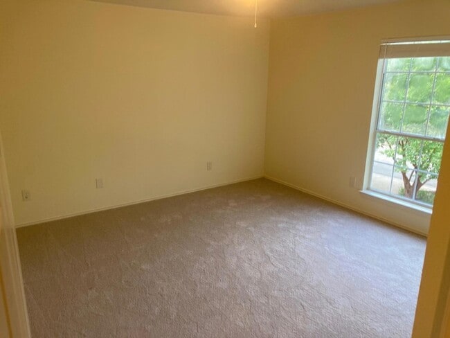 Building Photo - 2503 Keepsake Dr