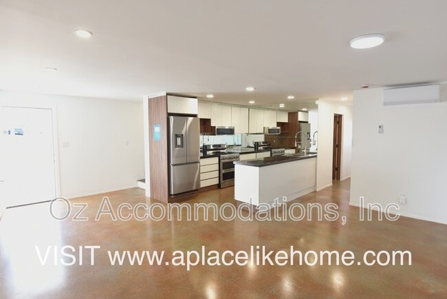 Building Photo - 4011 S Minnie St