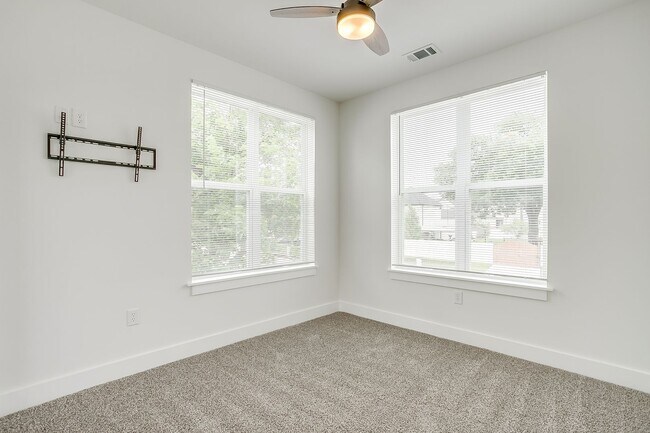 Building Photo - 3146 Forest Park Blvd