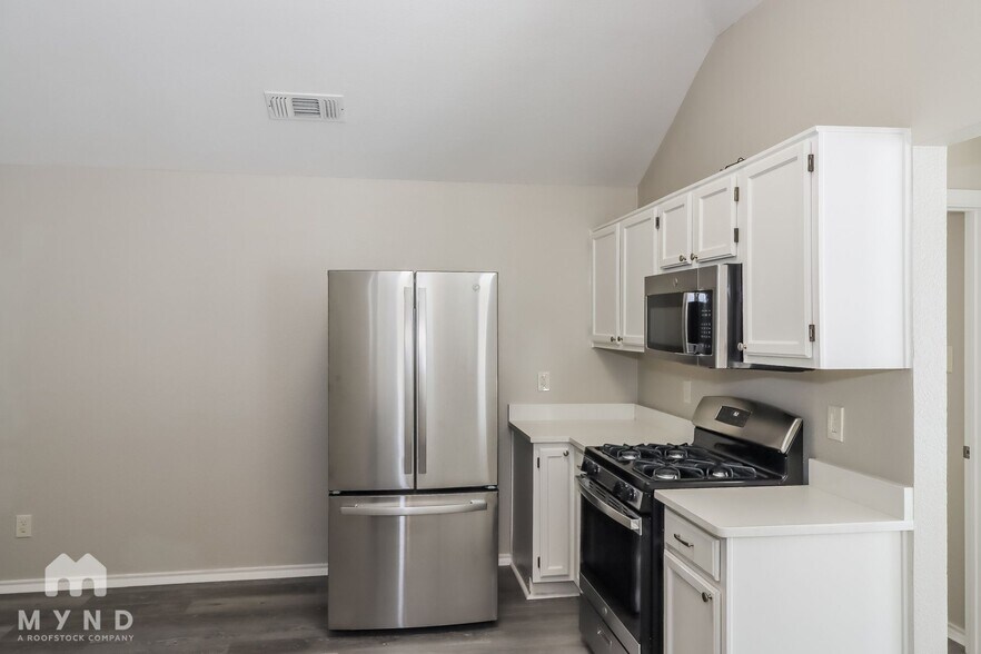 Building Photo - 4961 Briar Oaks Ln