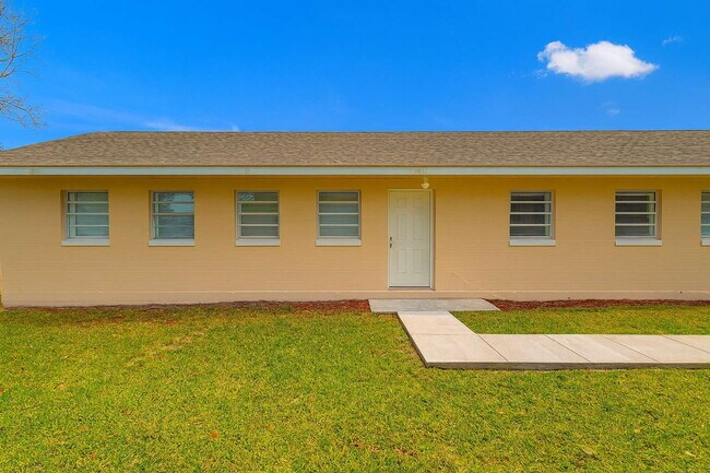 Building Photo - NEWLY RENOVATED 3 BEDROOM, 2 BATH HOME – ALL UTILITIES INCLUDED & NO HOA!