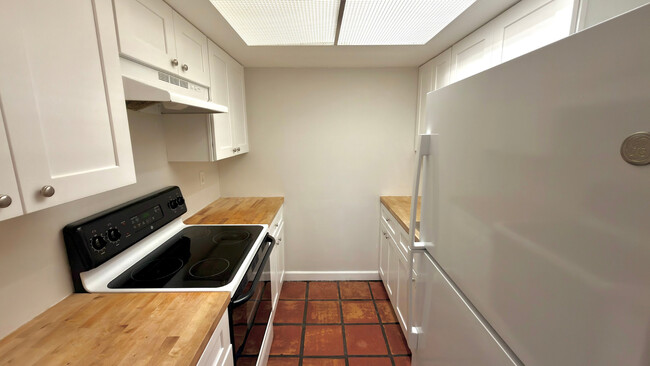 Building Photo - 11450 Char Ann Dr