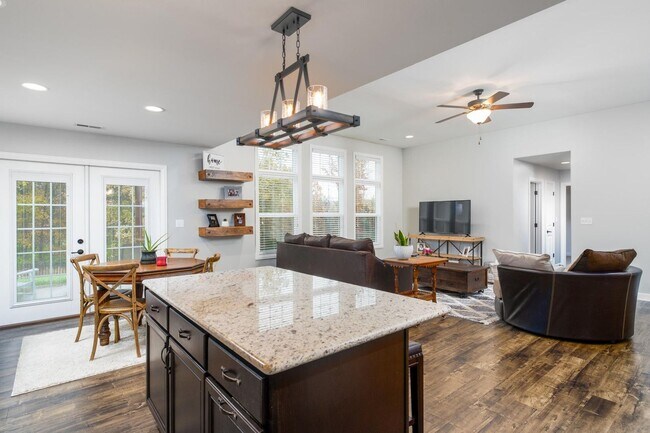 Building Photo - Southwest Columbia Home