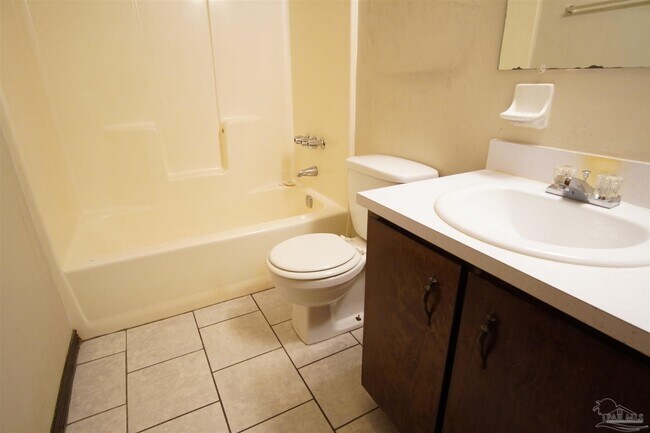 Building Photo - 6498 Colonial Dr