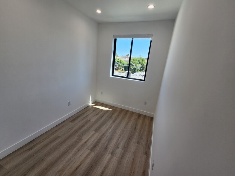 Building Photo - 6061 Fulton Ave