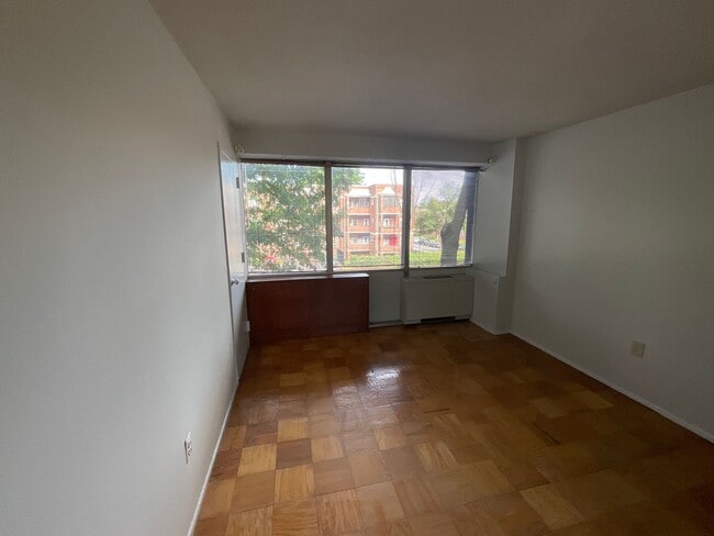 Building Photo - Spacious RiverPark 1 bedroom located near ...