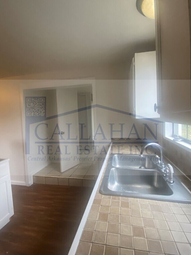 Building Photo - 700 W 33rd St