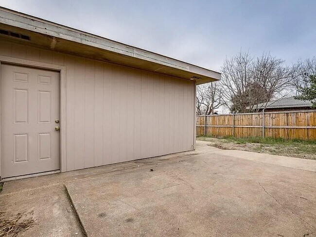 Building Photo - 12805 Pandora Dr