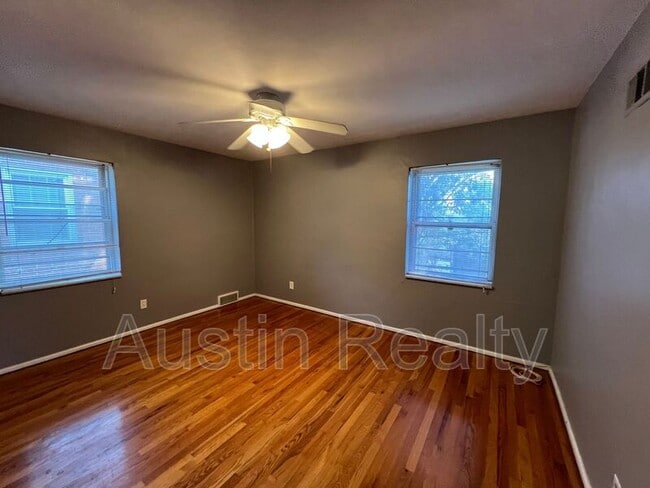 Building Photo - 1104 Ralph Terrace