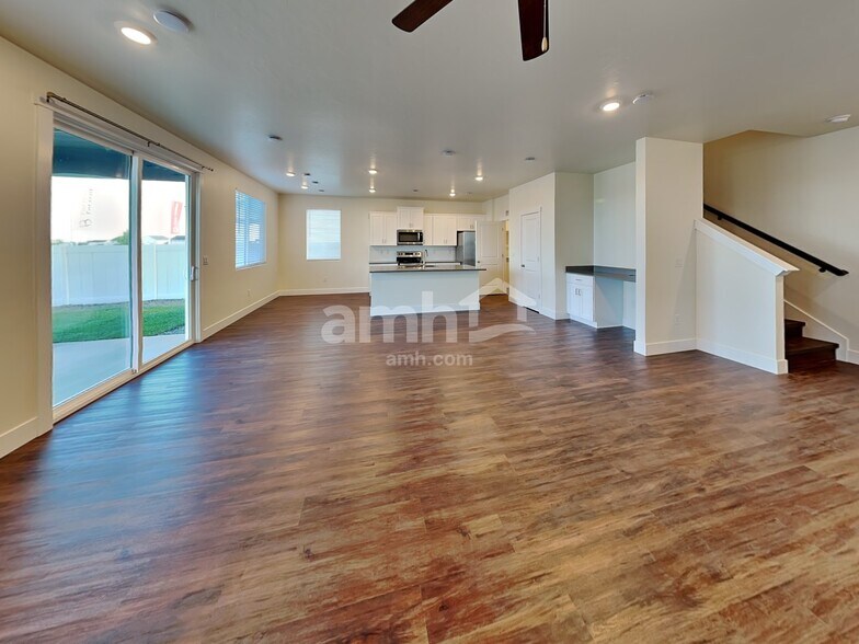 Building Photo - 4065 N Keklik Ave