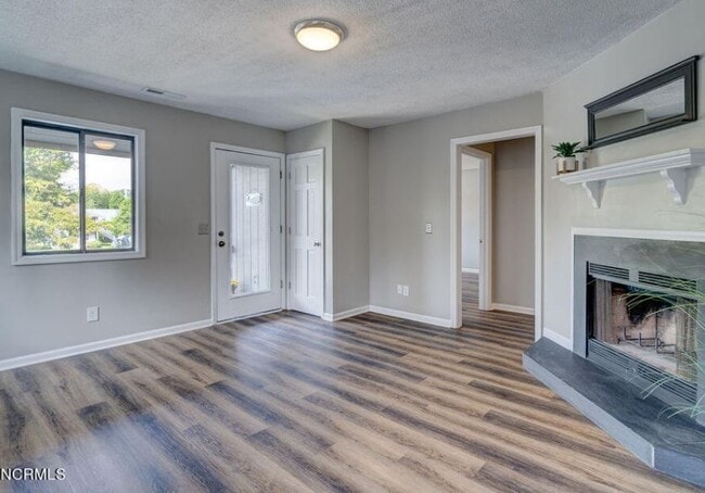 Building Photo - 4155 Spirea Dr