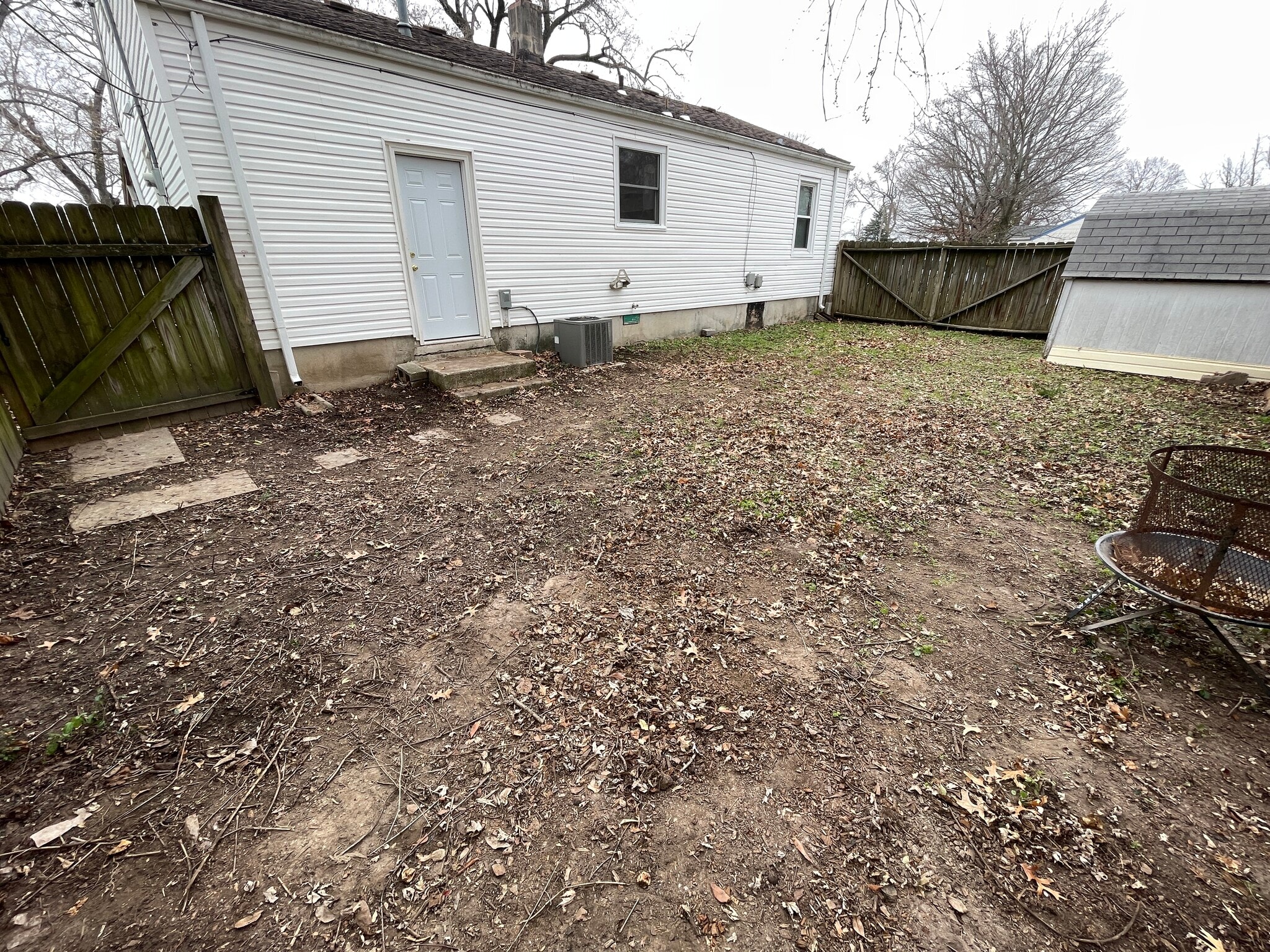 Building Photo - 402 S Dysart Ave