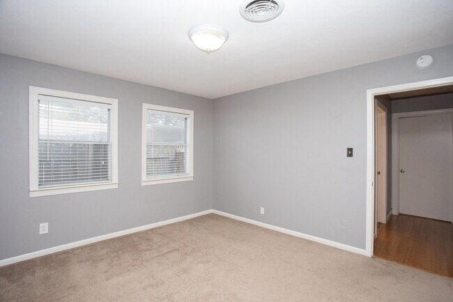 Building Photo - 2416 S 5th St