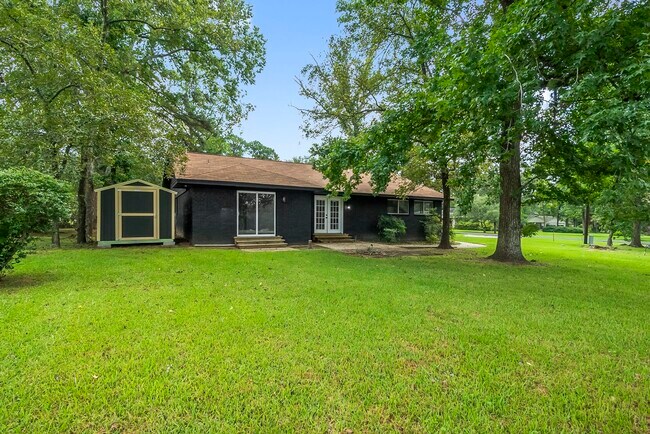 Building Photo - 62 Greenbriar Dr